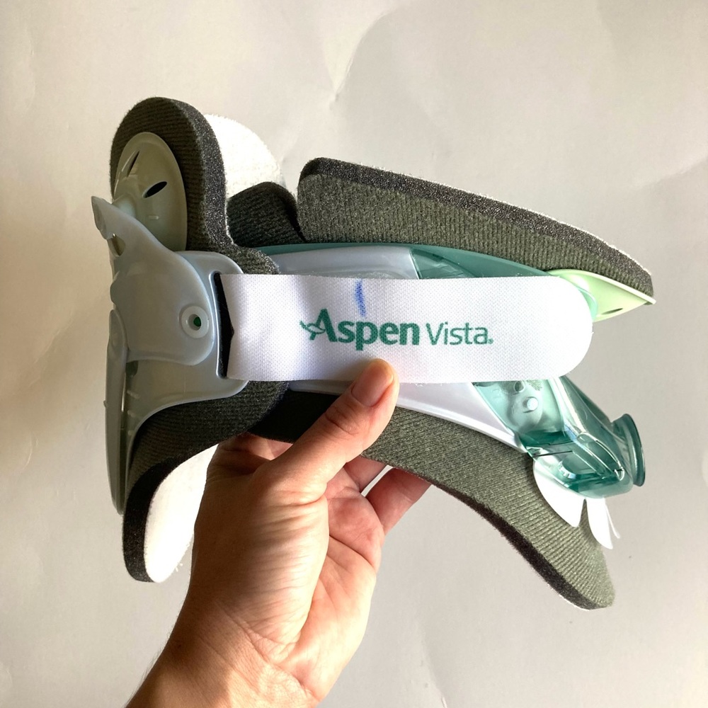 Aspen Vista Cervical Collar (Neck Brace) Like New. - Gem